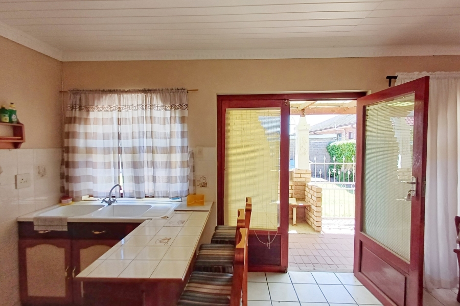 4 Bedroom Property for Sale in Delvillepark Western Cape